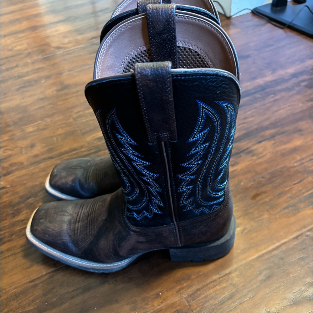 SOLD Ariat 9D